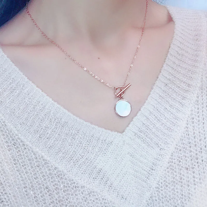 

YUN RUO Black White Shell Double-sided Pendant Necklace Rose Gold Color Fashion Titanium Steel Woman Jewelry Gift Drop Shipping