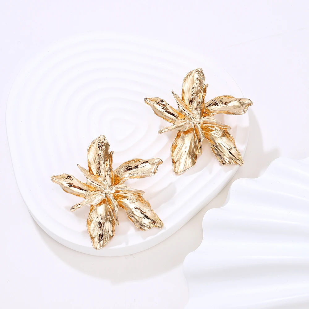 Европейская и американская мода Преувеличенные золотые серьги с большим цветком