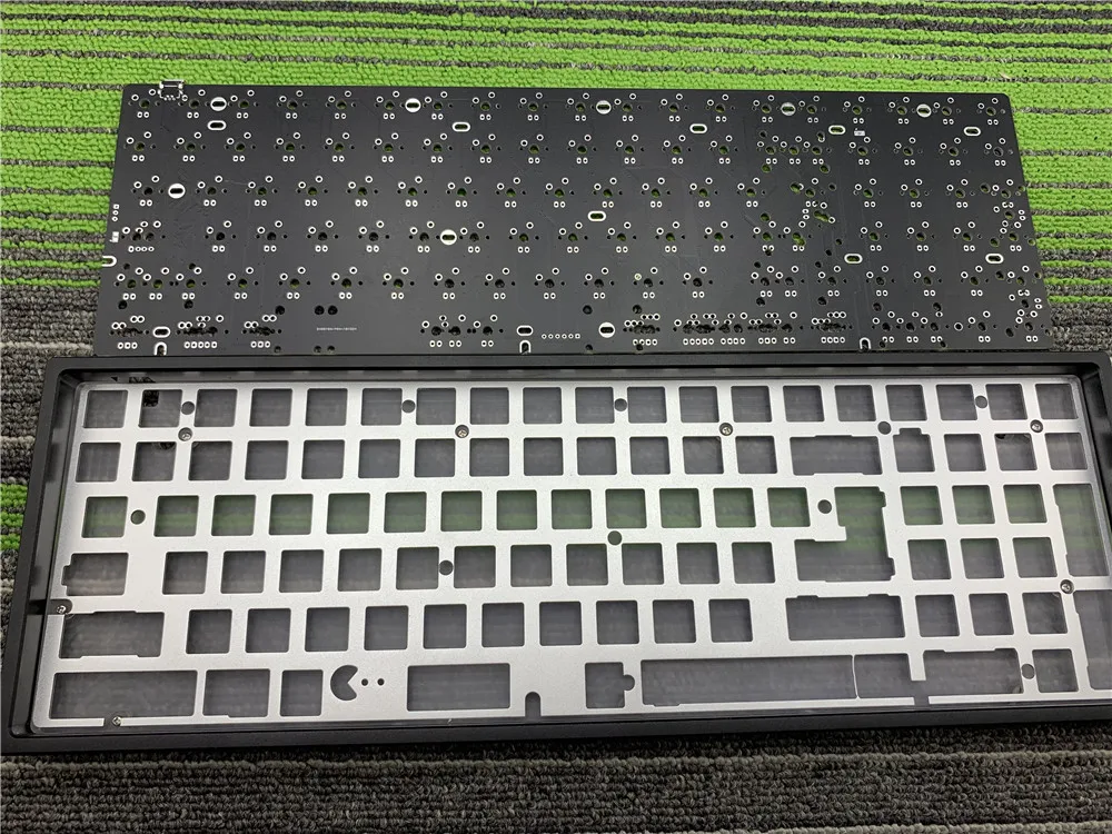 96 Mechanical Keyboard Kit DIY RGB bottom lamp
