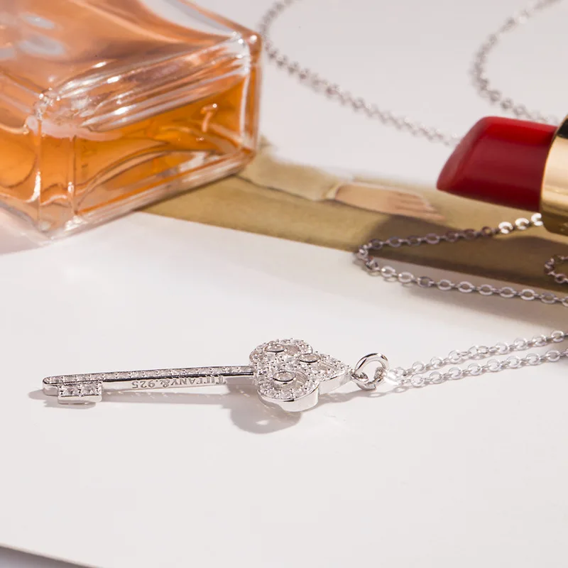 

s925 Sterling Silver Dovetail Key Set Auger Female Fashion Clavicle Necklace Long Joker Sweater Chain Undertakes Pendant