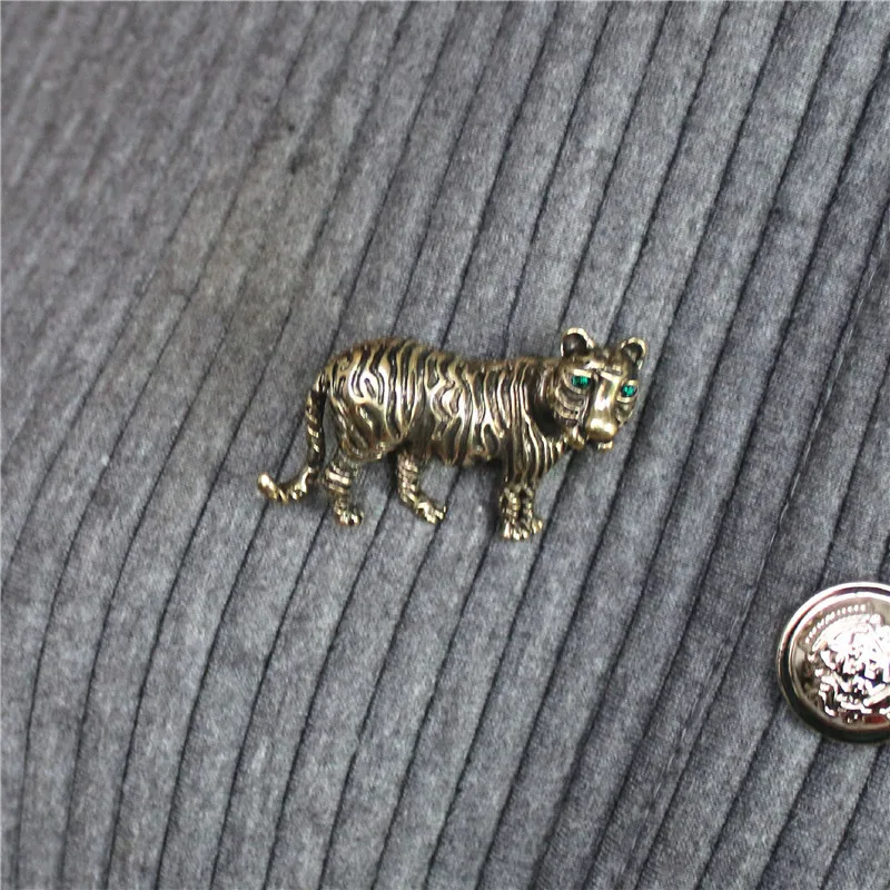 Customized new tiger brooch hipster retro corsage shirt pin decoration creative badge female | Украшения и аксессуары