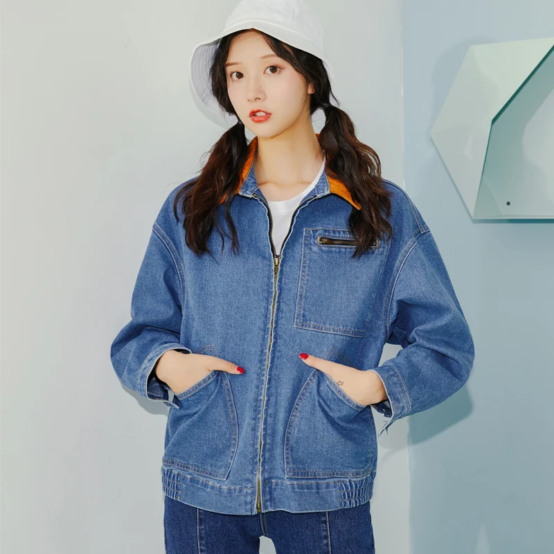 Женская свободная джинсовая куртка LEIJIJEANS голубая с оранжевыми пушистыми