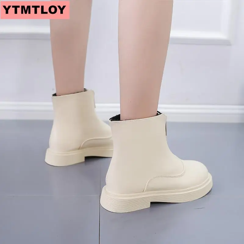 Женские ботильоны из лакированной кожи с круглым носком на низком каблуке