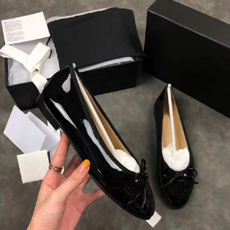 

2021 New CC Leather Bowknot Sheepskin Color Matching Rhombus Round Head Shallow Mouth Ballet Flat Shoes Women Fashion Brand Shoe