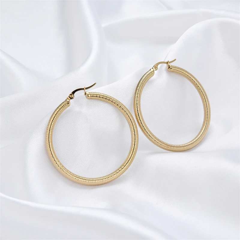 

Простые серьги-кольца FYSARA из нержавеющей стали популярной модели для женщин, круглые серьги-кольца, гладкая бижутерия, подарок на вечеринку