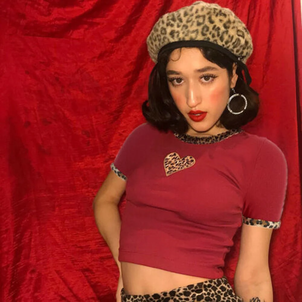 

Women's Cropped Top Leopard Print Heart-shaped Tight-fitting Short-sleeved Round Neck T-shirt Casual Fashion