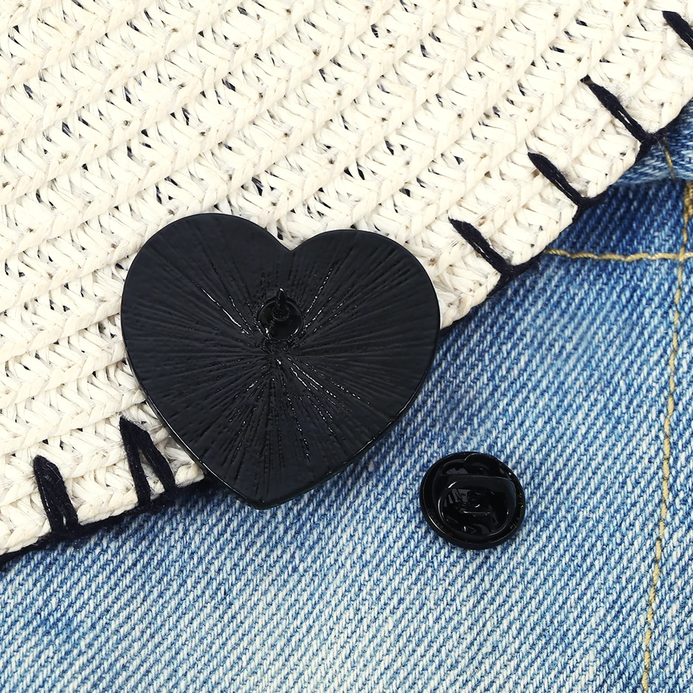 Purple Skeleton Enamel Pins Live Laugh Love Skull Heart Shape Brooch Denim Shirts Lapel Badge Halloween Gothic Dark Jewelry | Украшения и