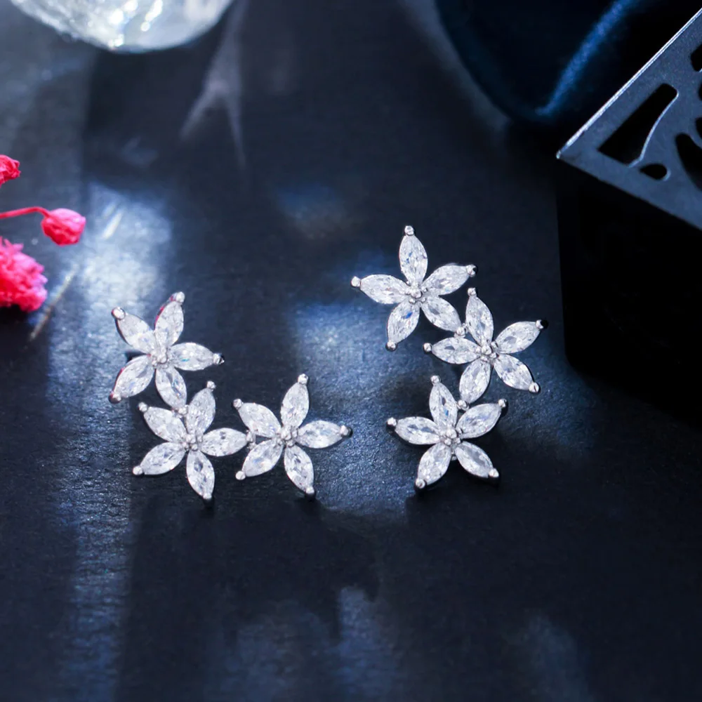 Серьги-гвоздики женские посеребренные с фианитами в Корейском стиле