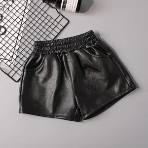 Шорты из искусственной кожи для маленьких девочек, весенние повседневные однотонные Короткие штаны из искусственной кожи, тонкая подошва для девочек-подростков