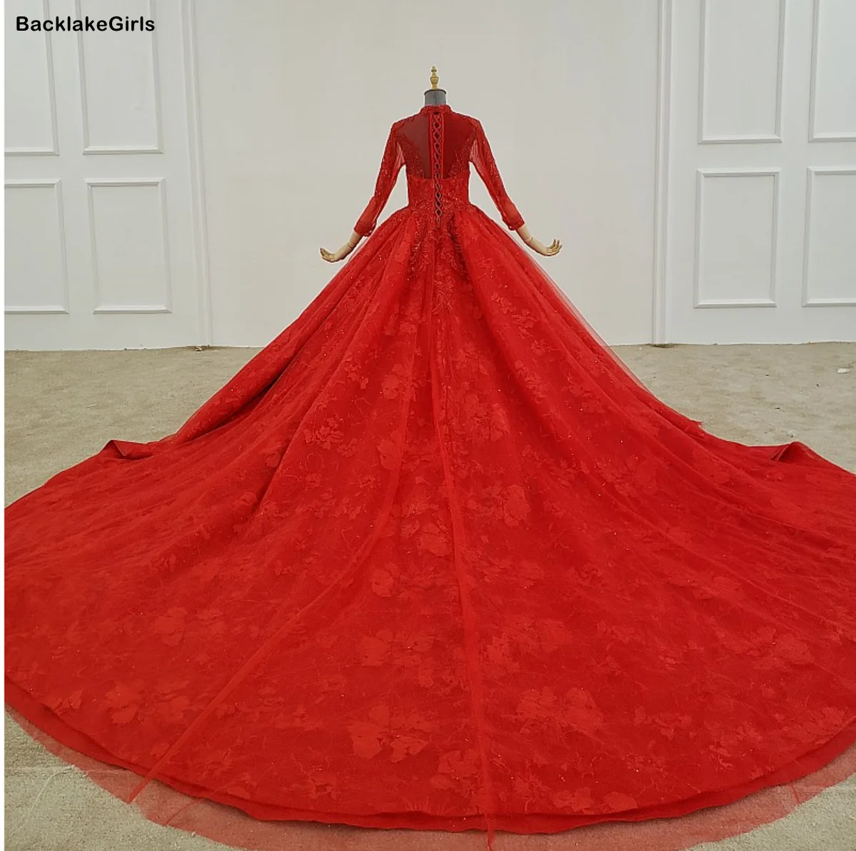 Красное винтажное свадебное платье из тюля с высоким воротом и длинным рукавом