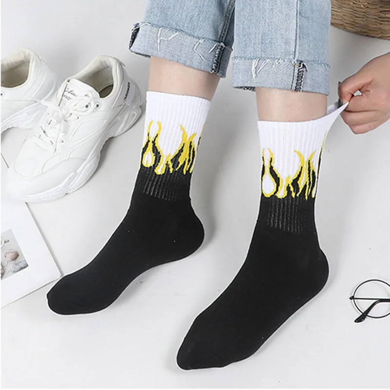 

Street socks casual comfortable socks hip hop Harajuku socks unisex flame pattern black white yellow three colors