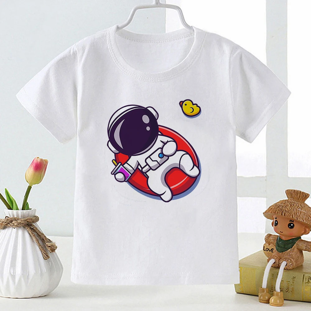 

Футболка детская с изображением астронавта в бассейне, милые детские топы, летняя белая рубашка в Корейском стиле для мальчиков и девочек