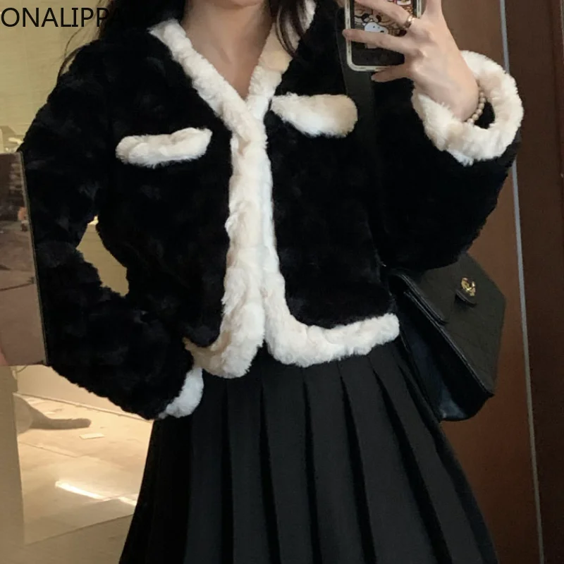 

Женская короткая шерстяная куртка с V-образным вырезом и высокой талией