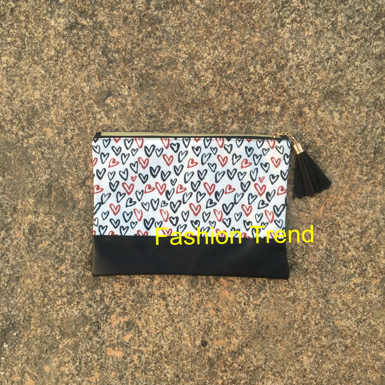 50 шт./лот недорогая женская косметичка модная с принтом сердца и кисточкой