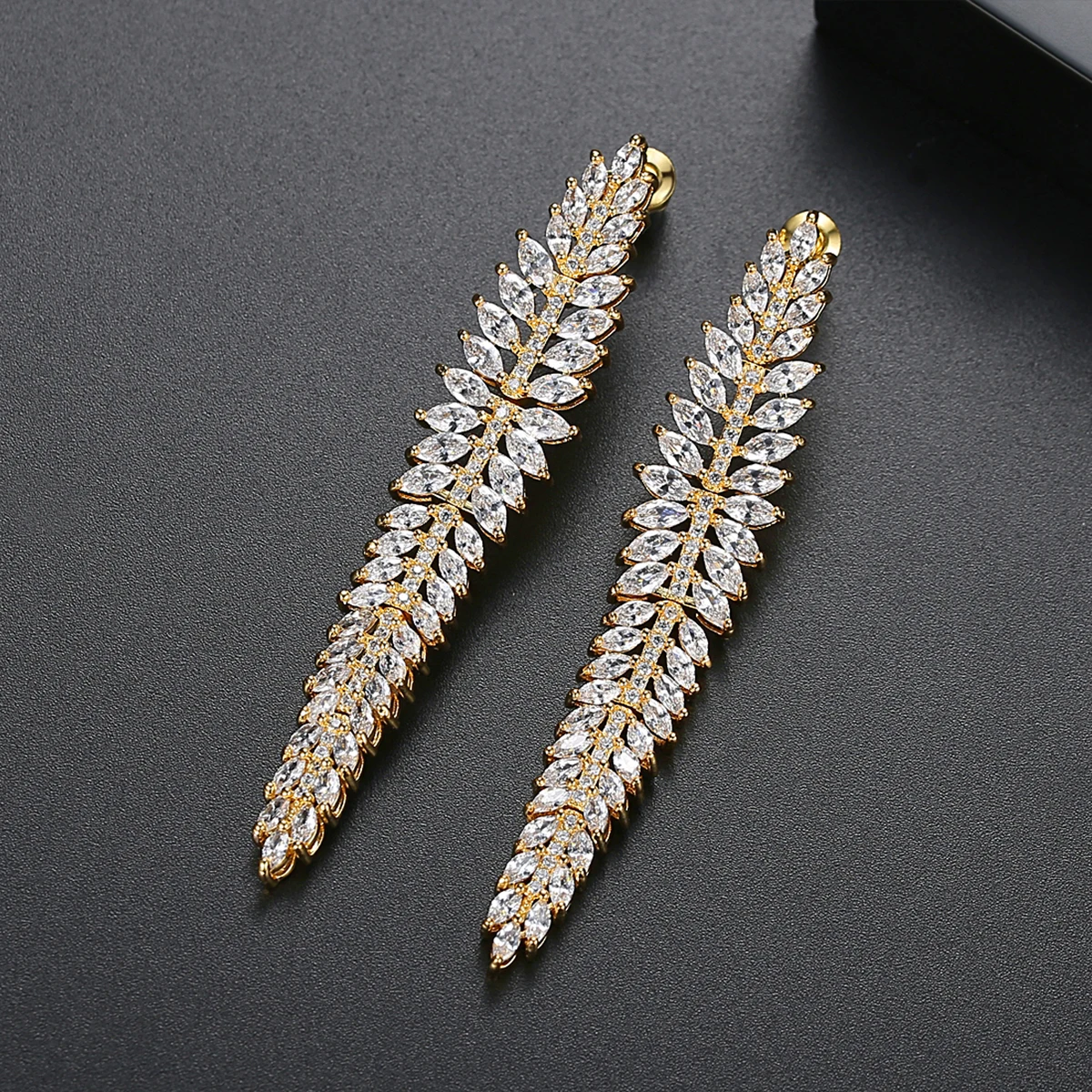 

LUOTEEMI Elegant Long Leaf Drop Earrings for Women Wedding Banquet Fashion Jewelry CZ Pendientes Bijoux Femme Christmas Gifts