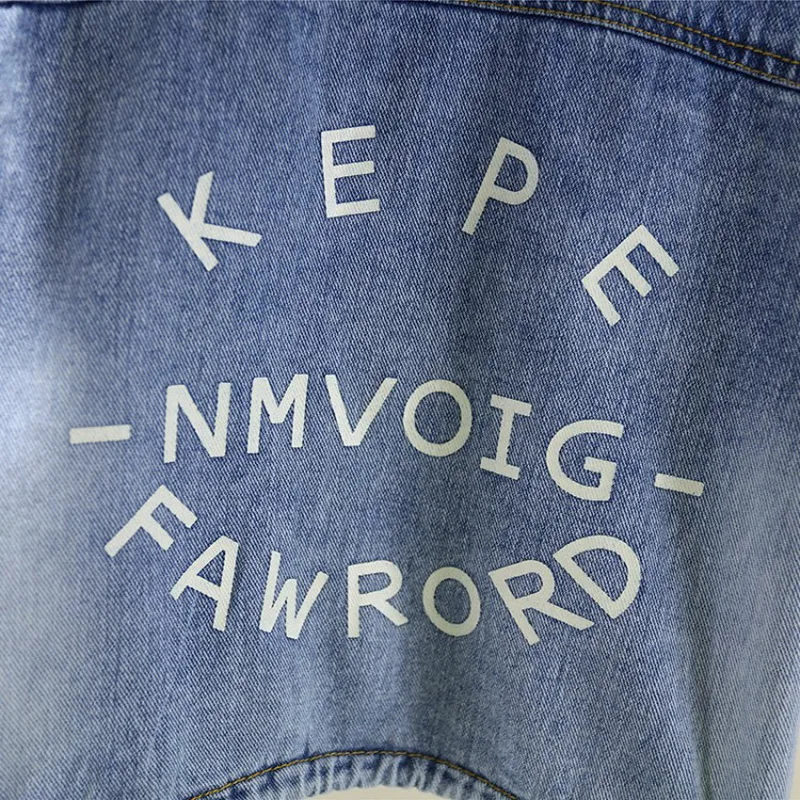 Джинсовая куртка с буквенным принтом толстовка капюшоном для маленьких