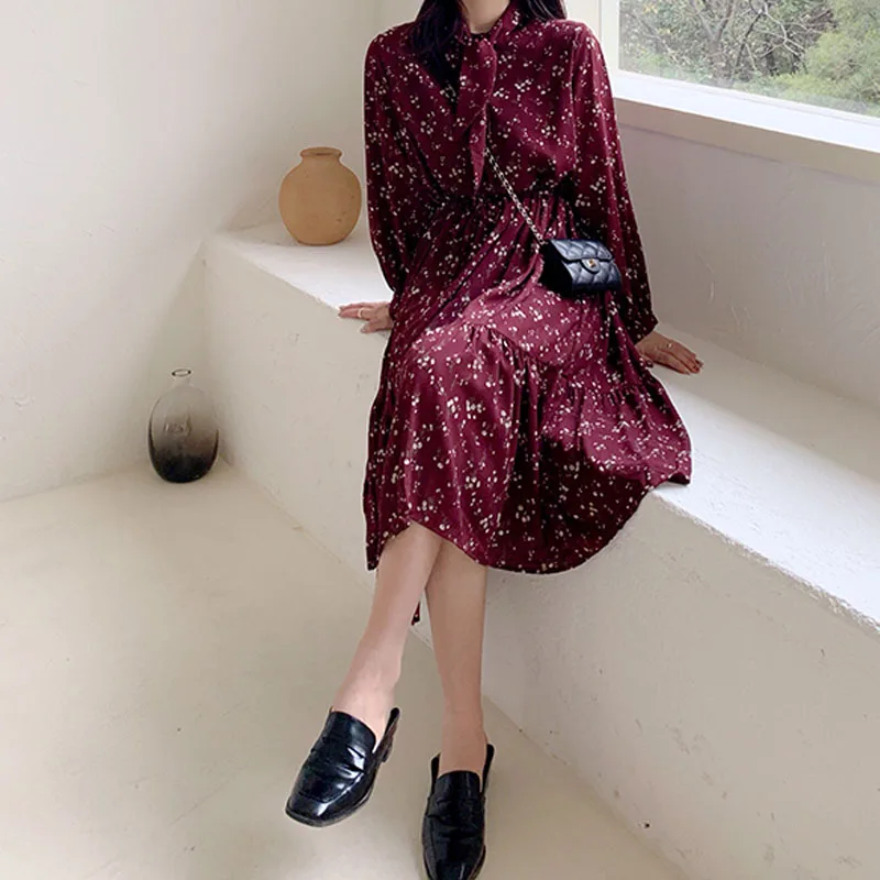 Женское винтажное платье миди с длинным рукавом поясом на резинке и цветочным