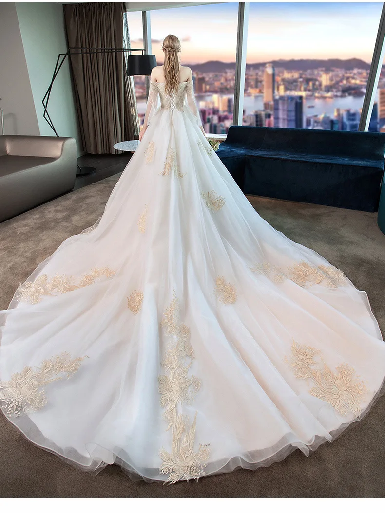 

Long Train Sweetheart A-line Wedding Dresses 2019 Gold Appliques Flowers Vintage Lace Bride Gowns Vestido De Noiva
