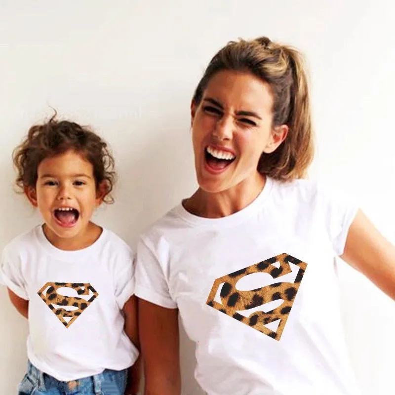 Милые Семейные комплекты летняя футболка Мама и я одежда для мамы дочки сына