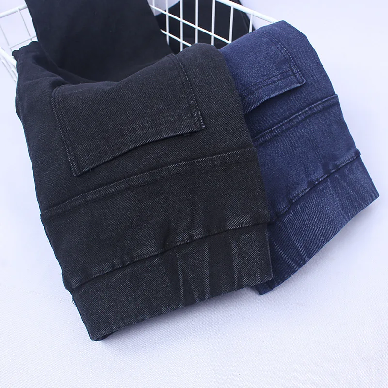 

women's slim fit jeans with pockets in blue and black