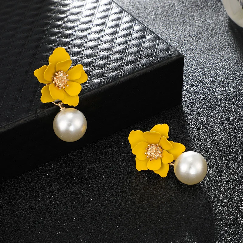 

Romantic Simple Flower Simulated Pearl Drop Earrings For Female Cute Yellow Petal Drop Earrings Wedding Gifts Jewelry