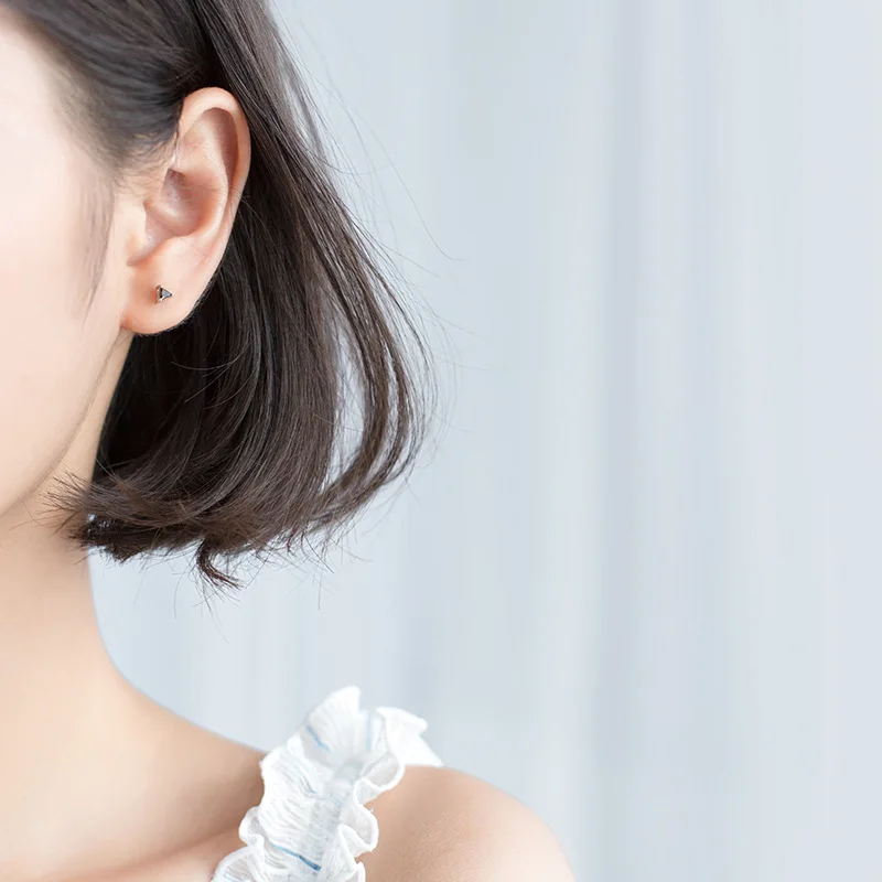 ElfoPlataSi треугольные черные и белые серьги-гвоздики с фианитами для девочек подруг