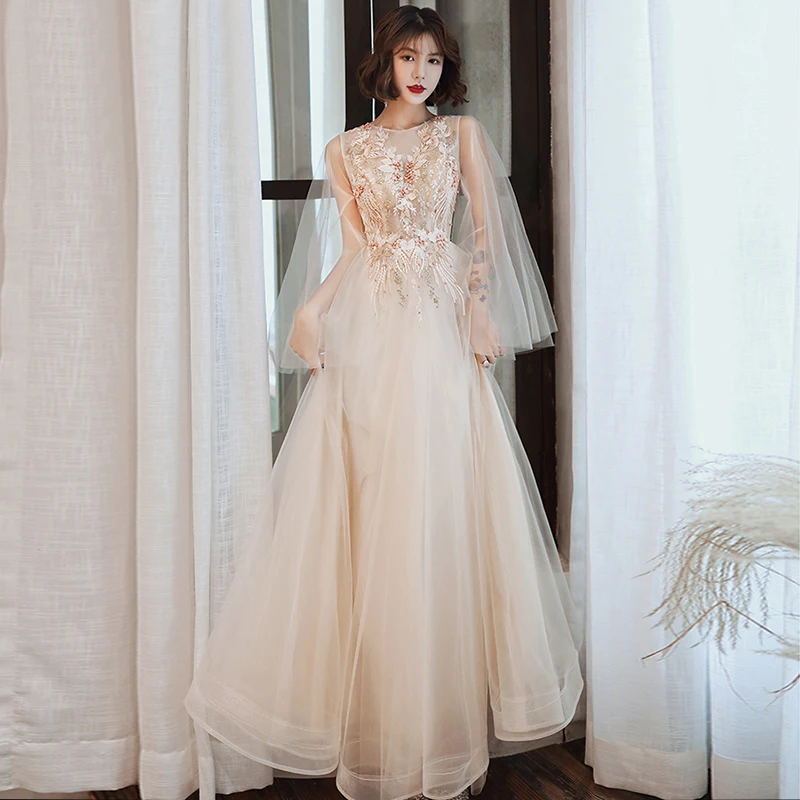 Бежевое женское ТРАПЕЦИЕВИДНОЕ ПЛАТЬЕ с длинными рукавами и бусинами|Вечерние