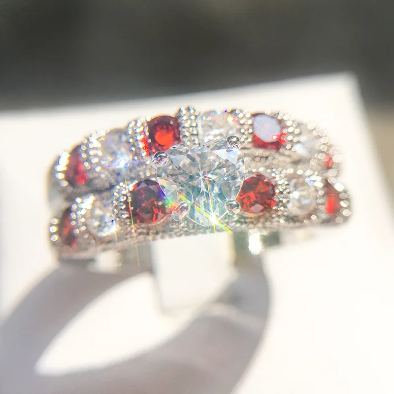 Кольца с фианитом и красным кристаллом ювелирные изделия в форме сердца для