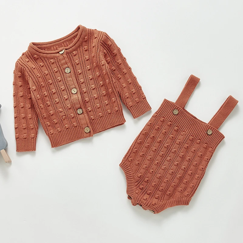 

Вязаный комплект одежды для маленьких девочек, кардиган, пальто + комбинезоны, весна-осень, комплект одежды для новорожденных, вязаная одежд...