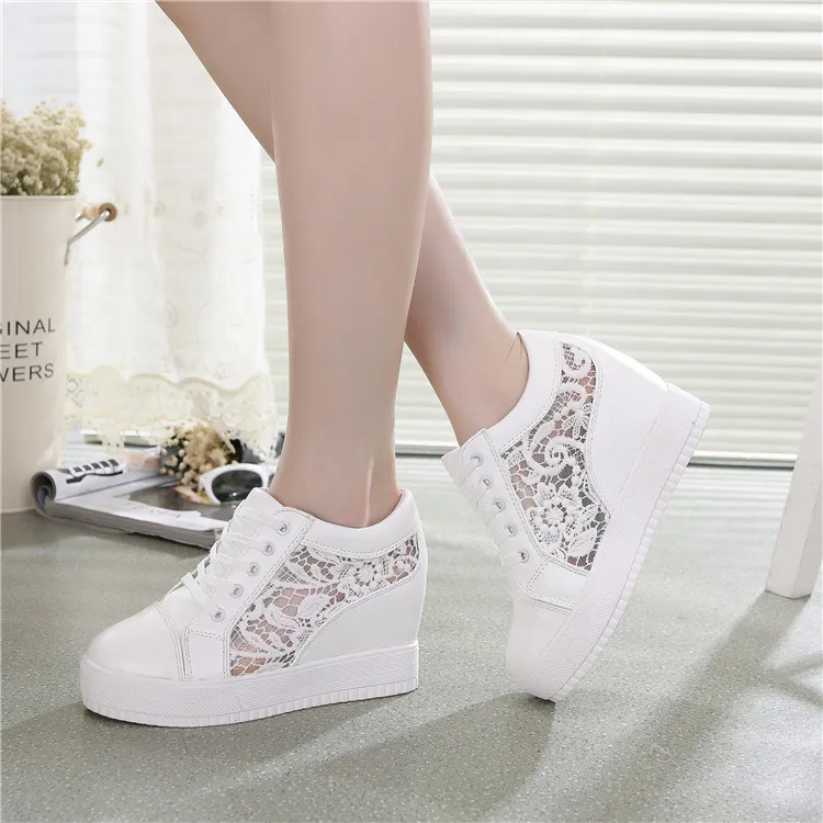 На скрытом каблуке (8 см) из тонкой ткани на танкетке и шнуровке Повседневная