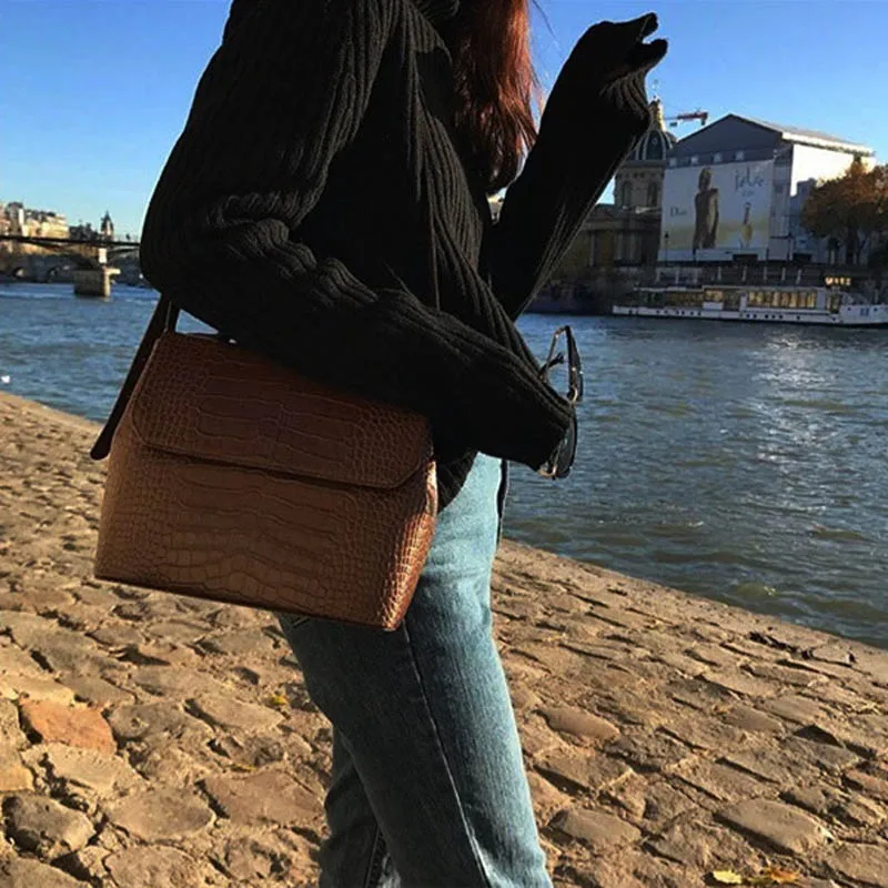 Повседневная сумка аллигатора женская мессенджер с крокодиловым узором через