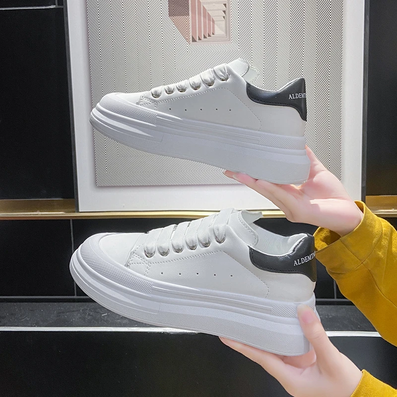 

New Autumn Women's Sports Shoes Comfortable and Breathable Casual Shoes Thick-soled Outdoor Non-slip Couple White Shoes 2021
