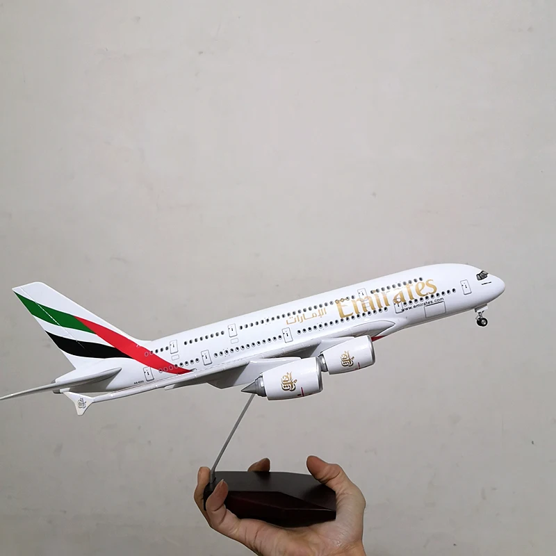 1/160 масштаб 45 см Airbus A380 эмирейтс авиалинии модель аэроплана самолет модель с светильник литой под давлением пластик смола самолет игрушки