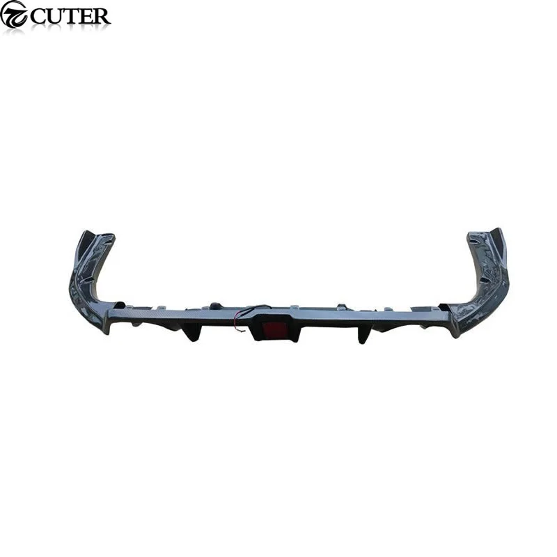 Диффузор для заднего бампера из углеродного волокна со светодиодными пилотными