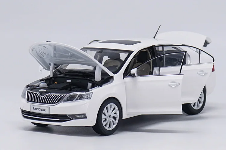 1:18 Высокая тщательная Skoda Rapid сплав модель автомобиля статические металлические модельные автомобили с оригинальной коробкой