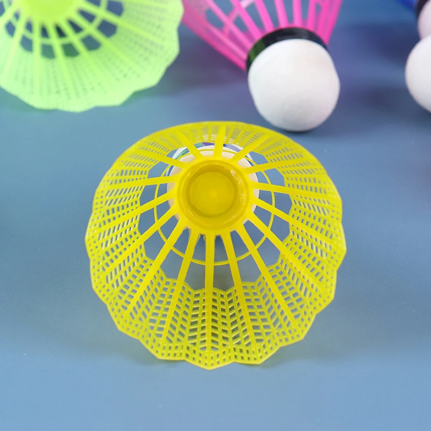 6 шт. наружная семейная спортивная экипировка, цветные перья для бадминтона, портативные воланчики с пластиковой головкой