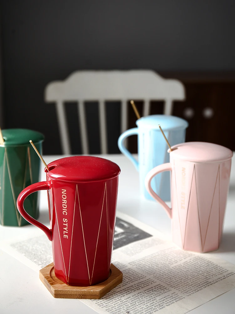 

Couple Creative Mug Gift Box Ceramic Large Capacity Gift Lid Spoon Reusable Uniqu Modern Mug Home Taza Ceramica Coffee Cup BE50M