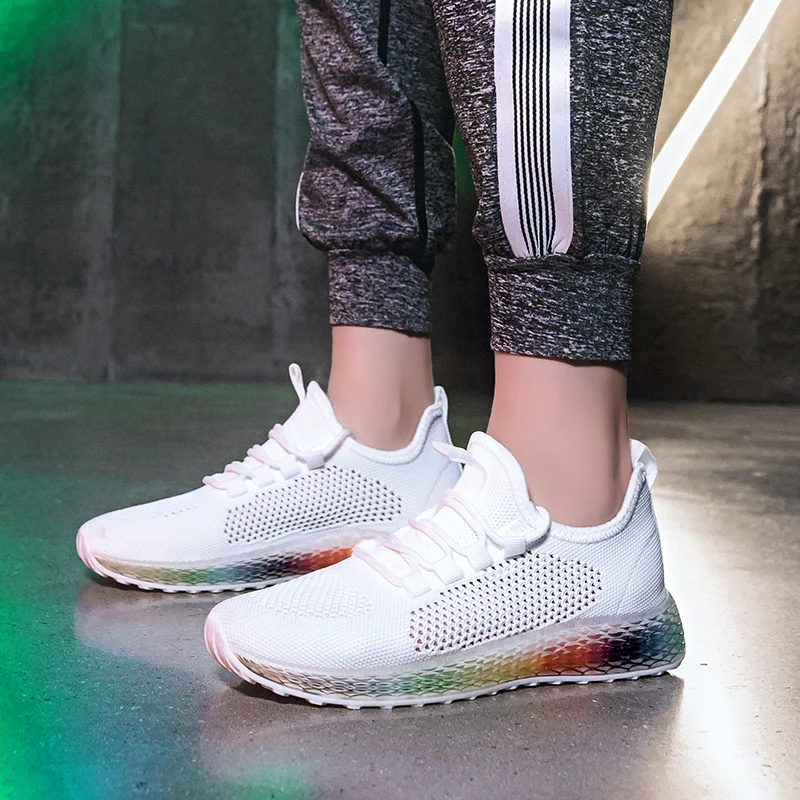 Женские кроссовки на платформе желеобразные шнурках черные и белые теннисные