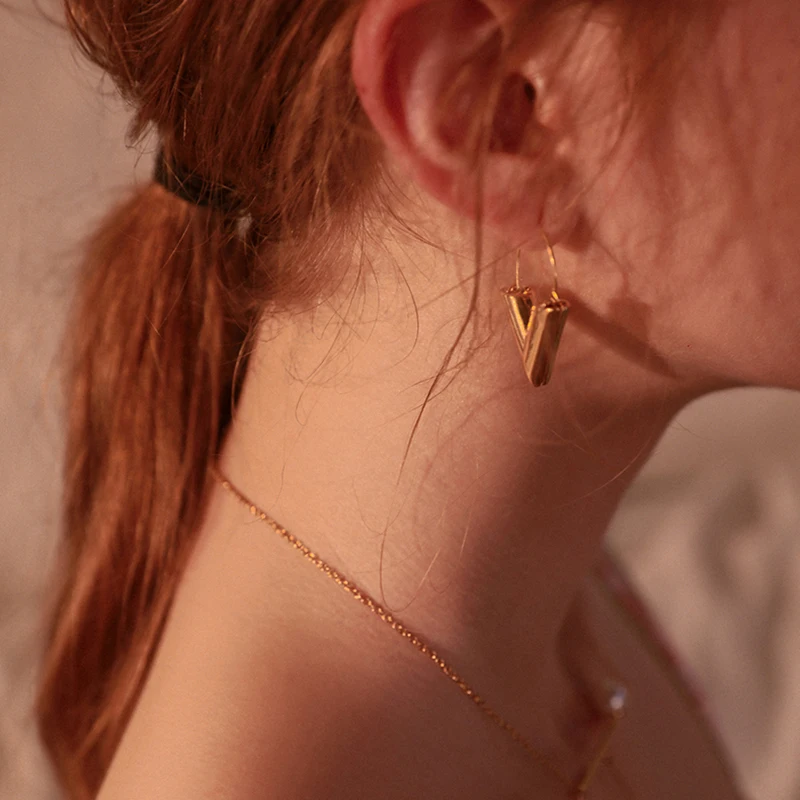 Модные золотистые серьги LWONG с V-образным вырезом для женщин геометрические