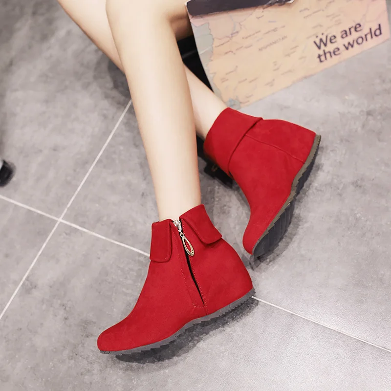 Модные женские ботинки ботильоны на плоской подошве с круглым носком и молнией