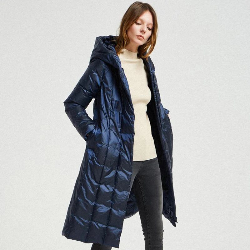 Куртка женская зимняя черная на гусином пуху с капюшоном и длинным рукавом