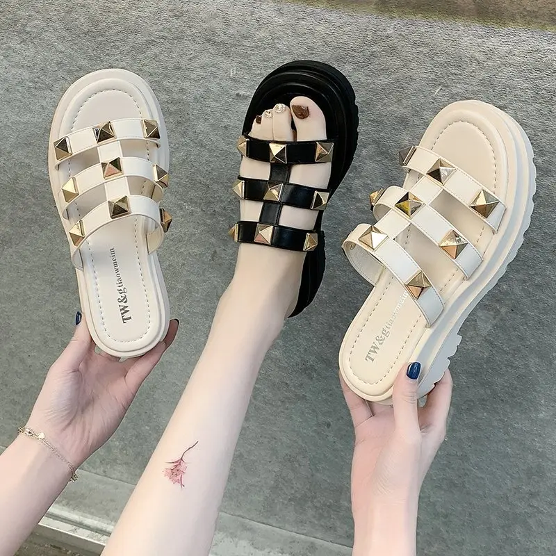 

Rivet Sandals Women 2021 Summer European and American New Sexy Slippers Women Open Toe Thick Bottom Casual Beach Slippers Women