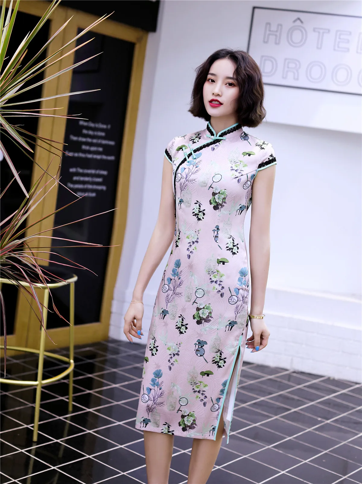 

Shanghai Story Short Sleeve Chinese Dress Faux Silk Cheongsam Knee Length Vintage Qipao with Lining 3 Color