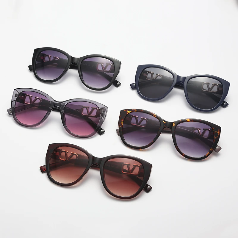 

Fashion PC Cat Eye Women Oversized Sunglasses Brand Designer Letter Hollow Temples Sun Glasses for Female UV400