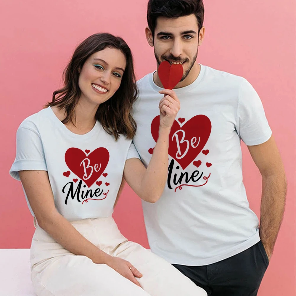 

Парные футболки с надписью «Be Mine» на День святого Валентина, футболки для парней, девушки, мужа, жены, влюбленных, уличная одежда, топы, футбо...