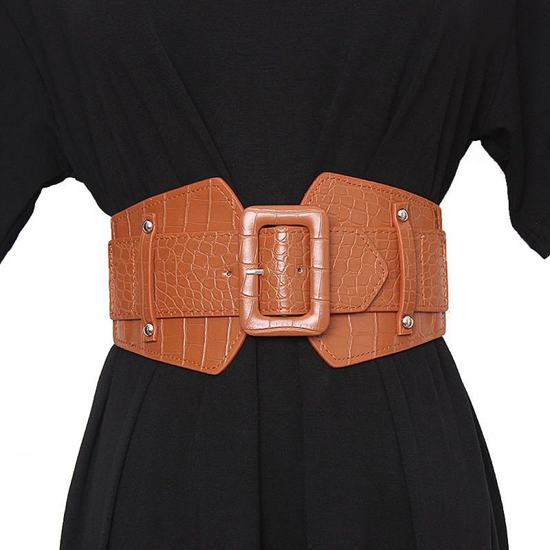 Ремень кожаный женский с большой металлической пряжкой элегантный широкий пояс