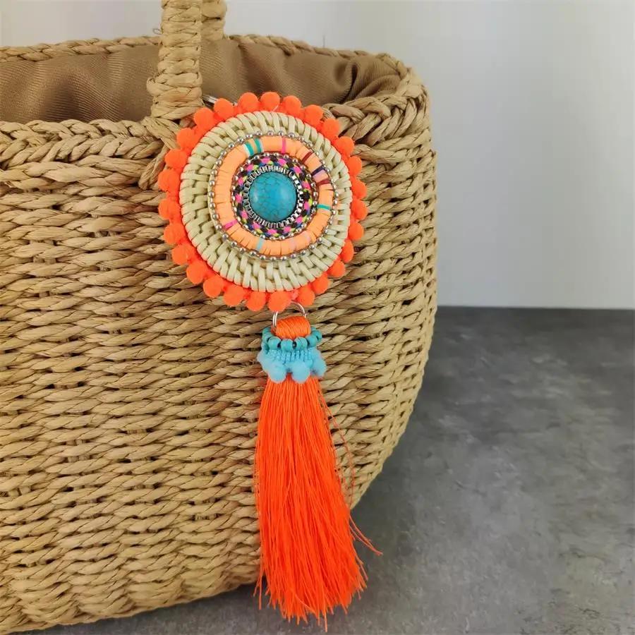 

Брелок ручной работы в стиле бохо из бамбука