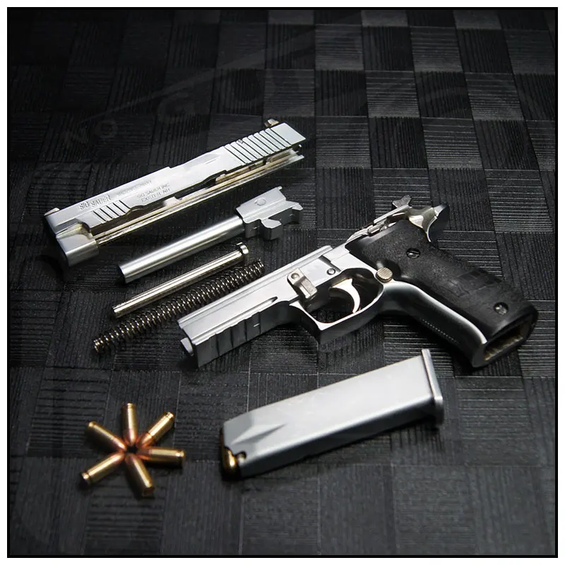 

1:2.05 Alloy Metal P226 Miniature Model Gun Pistol Toy Detachable Cartridge Case Throwing Can Not Shoot Collection Boy Gift