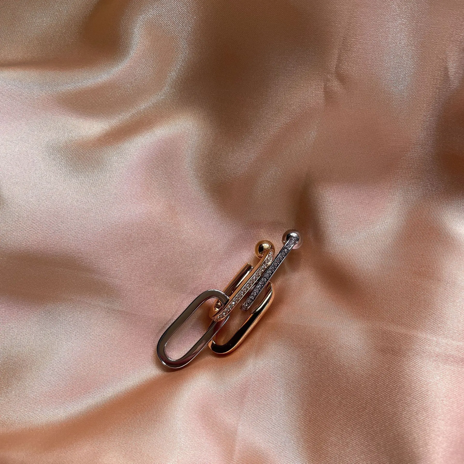 

A new style of multi color matching side diamond detachable Chain Earrings