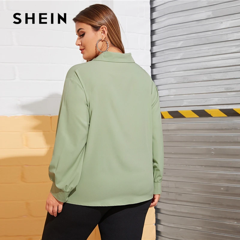 SHEIN плюс Размеры зеленый с передним карманом: Однотонная рубашка, блуза Для женщин Демисезонный отложной воротник длинный рукав Повседневное плюс Топ Блузки